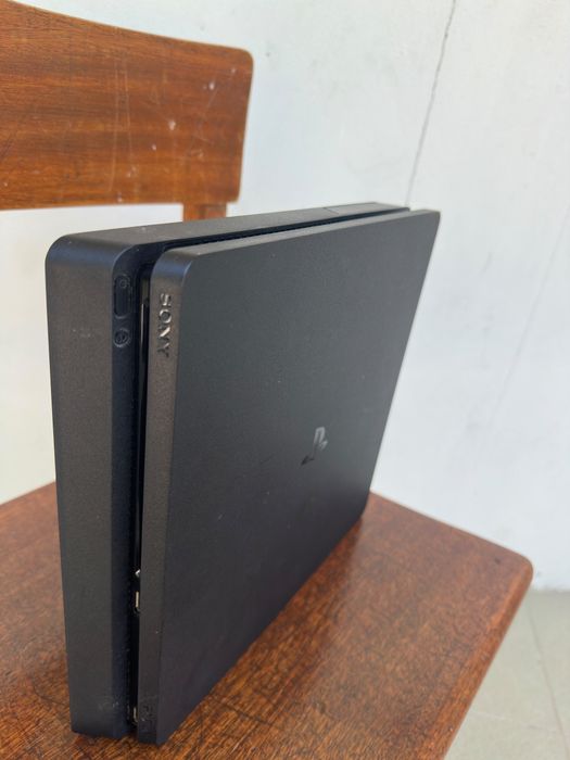 PS4 slim 500GB + 1 comando