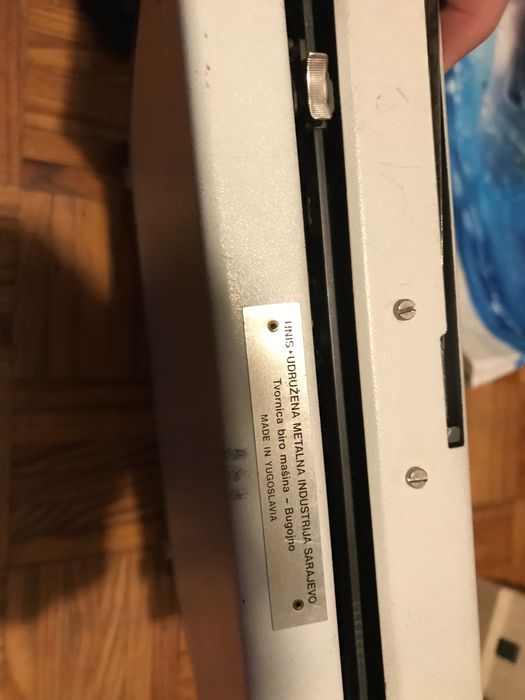 Maquina de escrever vintage/antiga Unis tbm de lux