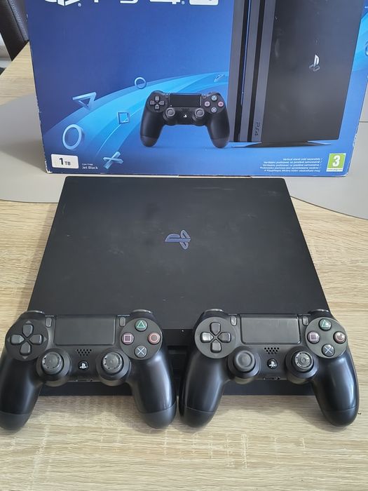 PS4 Pro 1TB + 2 kontrolery + kable HDMI i zasilający