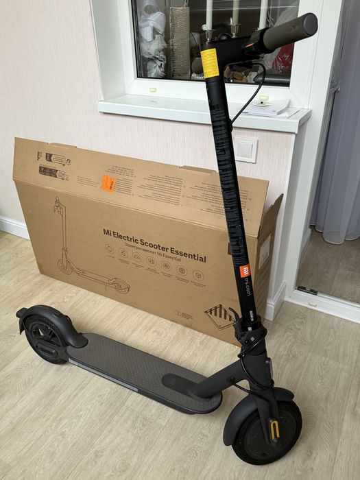 Електросамокат Xiaomi Mi Electric Scooter Essential Black