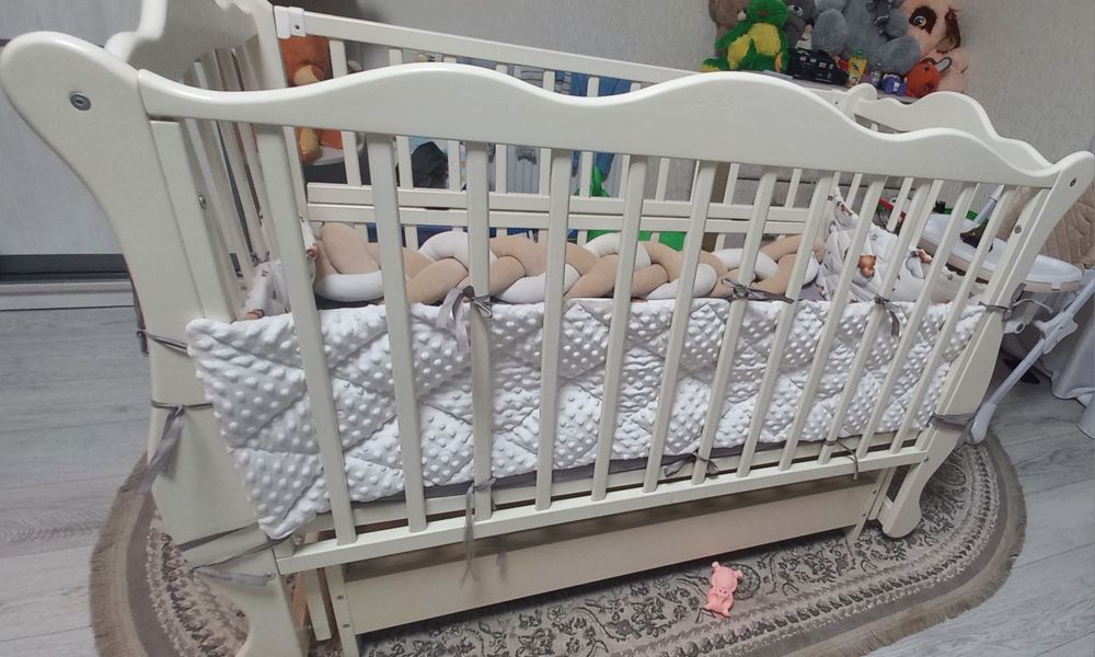 Ліжечко дитяче...