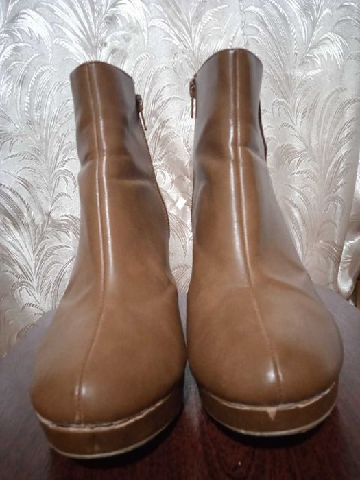 Чоботи бежеві р.42, устілка 27 см. Безкоштовно