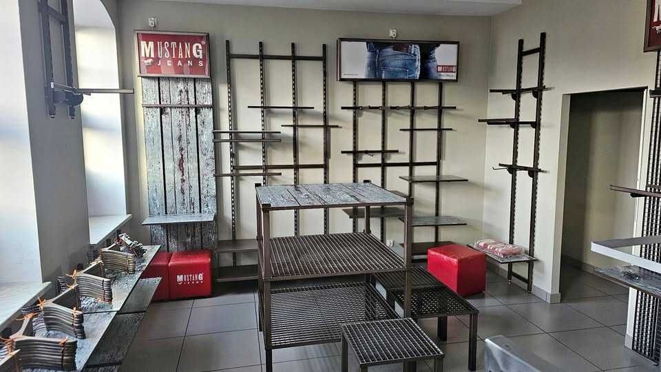 Zestaw regałów do sklepu odzieżowego  Lada, regały ścienne, stoły