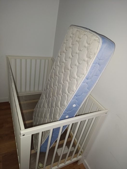 Cama de grades com colchão