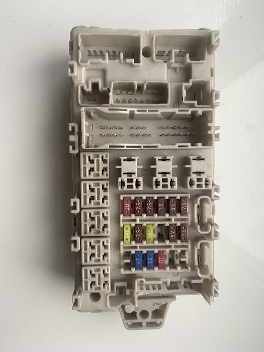 Блок предохранителей mitsubishi lancer 2006