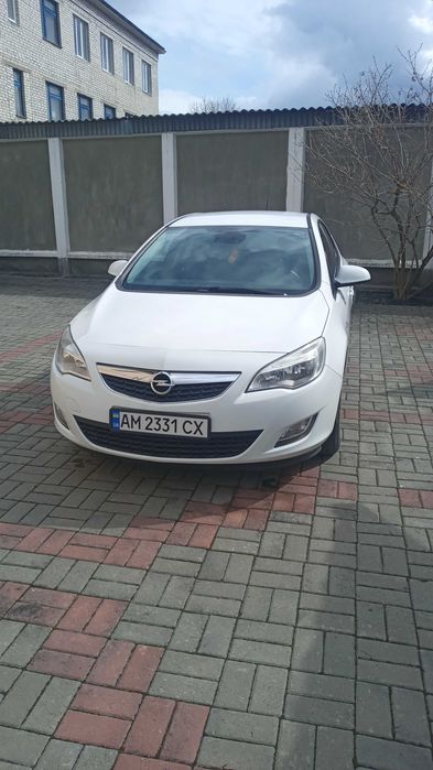 Продам Опель Астра J 2011року