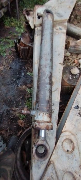 Гідроцеліндр навантажувача