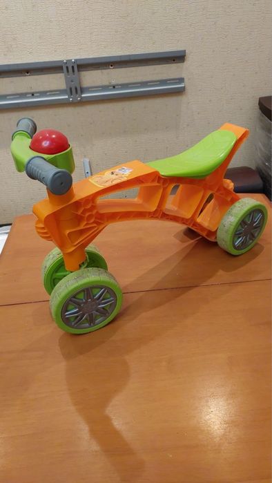 Дитячі іграшки на фото