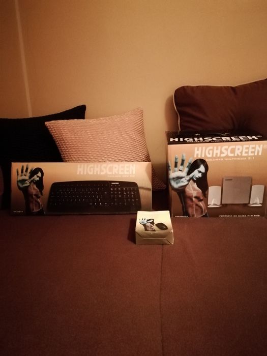 Teclado/colunas/rato tudo novo