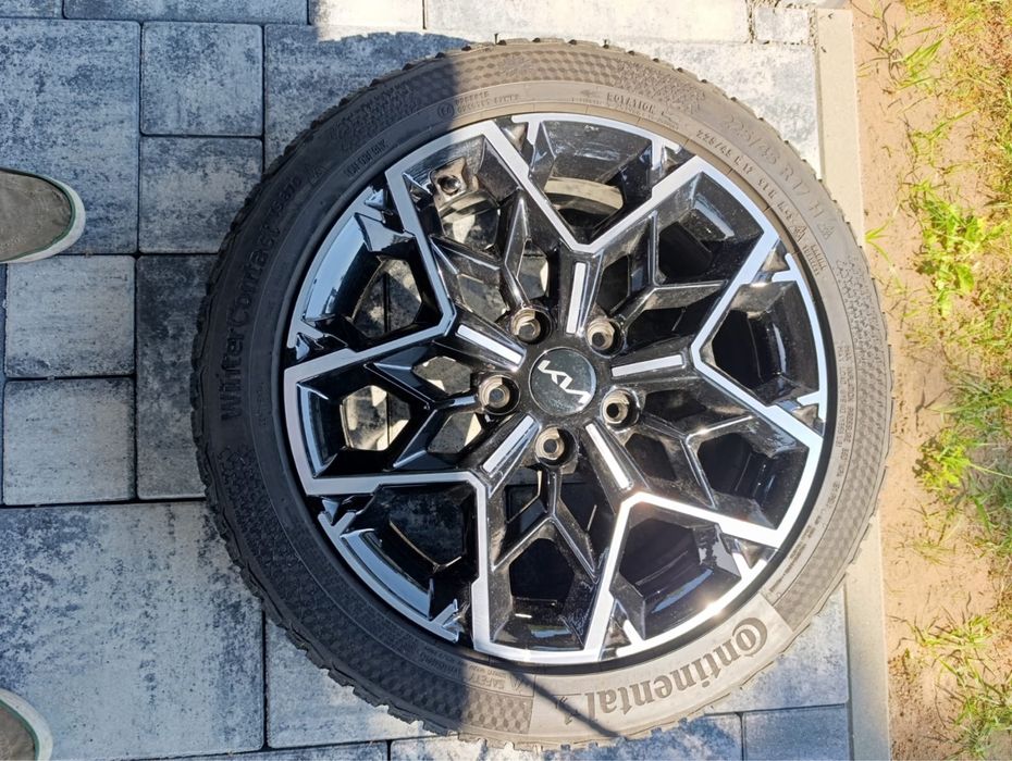 Alufelgi z oponami zimowymi KIA 17