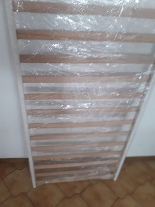 Cama bebé lacada branca