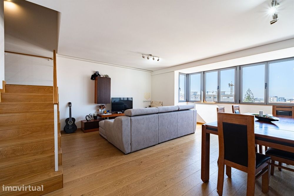 Modern T3 Duplex Apartment for Sale in Paranhos, Porto