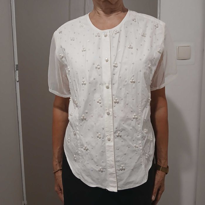 Biała koszula z koralikami