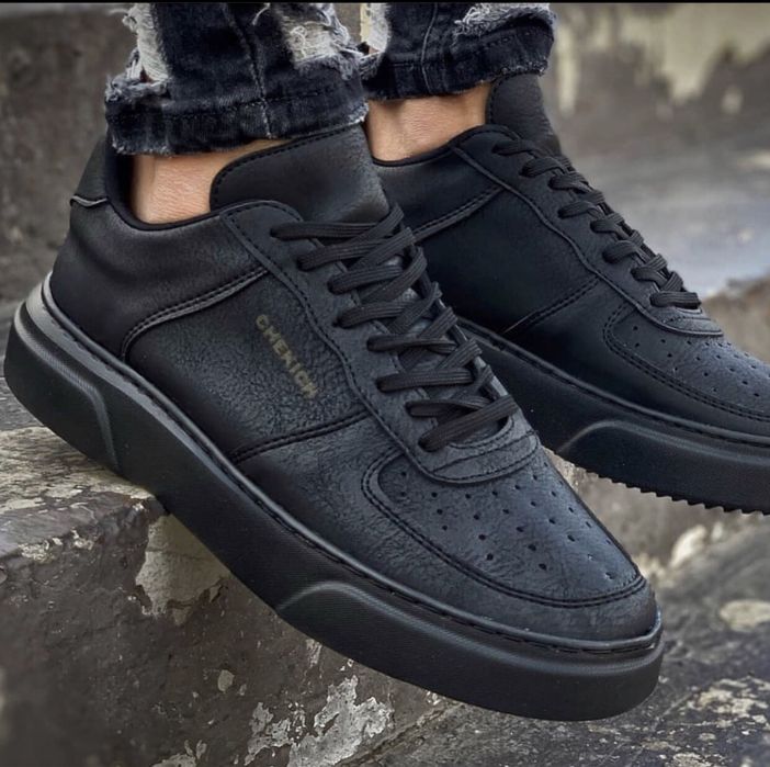 Продам кросівки Турція