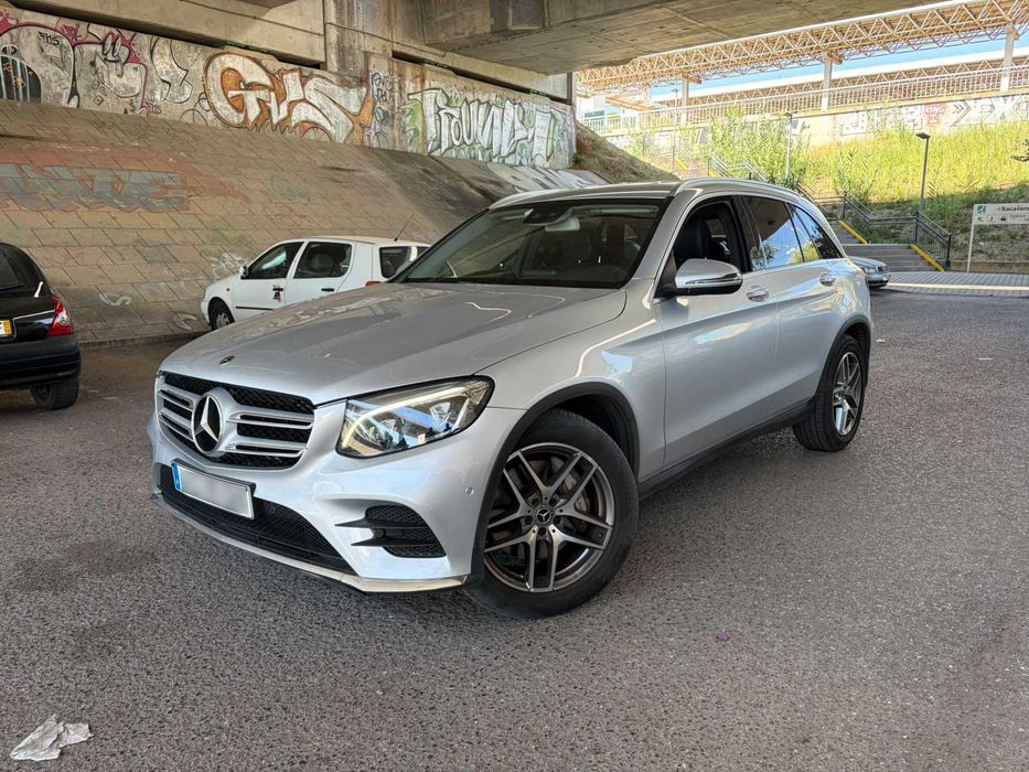 Mercedes-Benz GLC 220d 4 Matic - AMG Line - Jantes de 19" Polegadas.