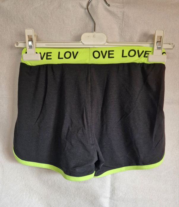 Conjunto de camisola e calção para menina. Tamanho 16 anos