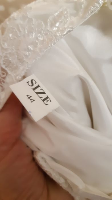 Продам весільну сукню