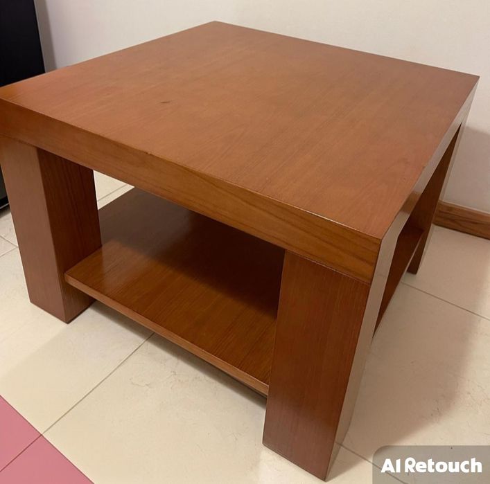 Mesa de centro/apoio em madeira maciça