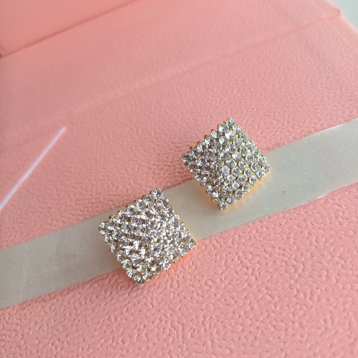 Brinco elegante cristais aurora boreal Swarovski banhada a ouro
