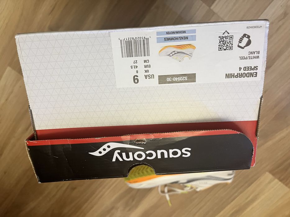 Продам бігові кросівки Saucony Endorphin speed 4