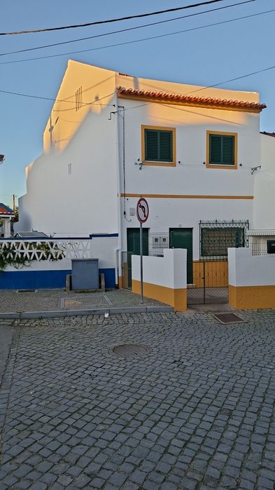 Moradia r/chão e 1°andar