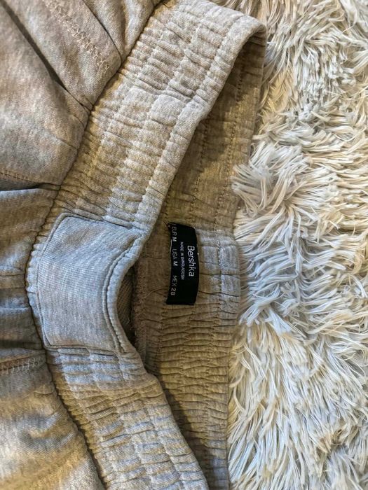 Bershka spodnie dresowe firmy r. M