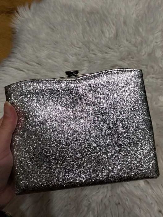 Srebrna torebka kopertówka