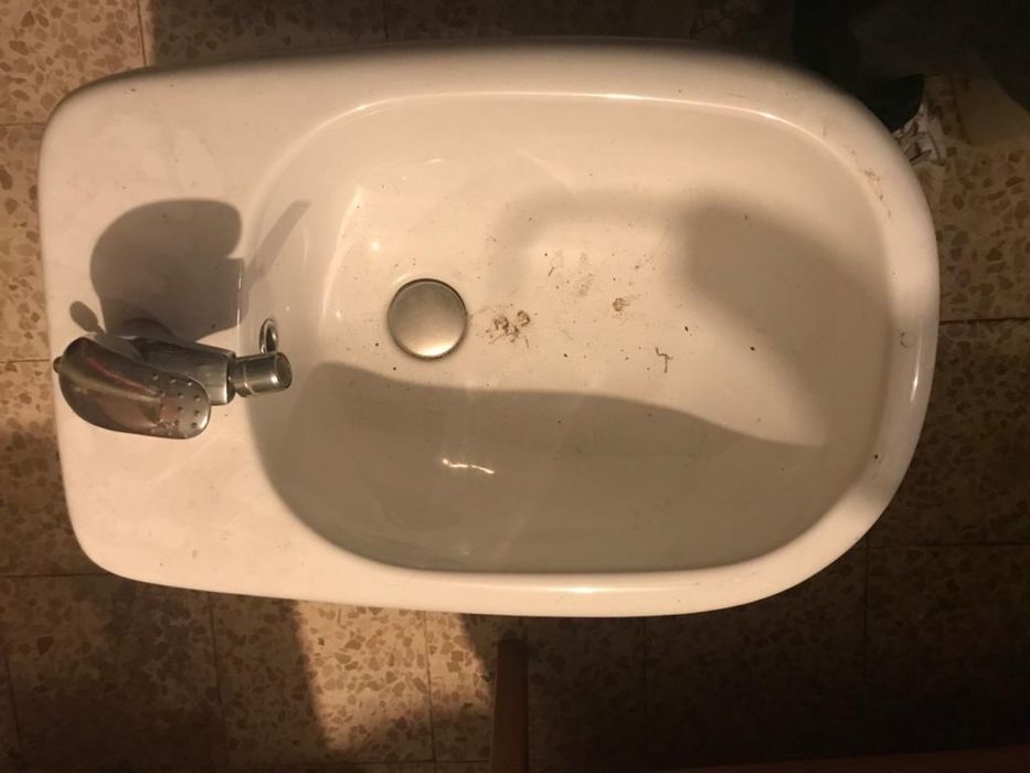 Bidé Roca e Bidé Sanitana branco