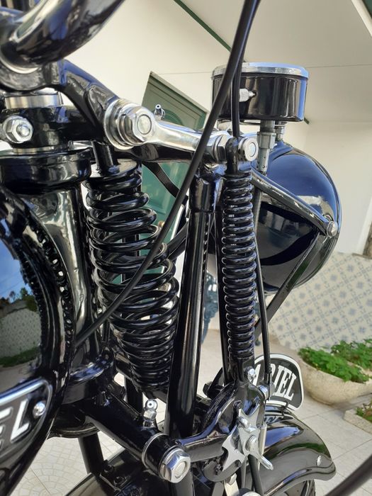 Ariel XG 350cc. Militar de 1943, restaurada e impecável.