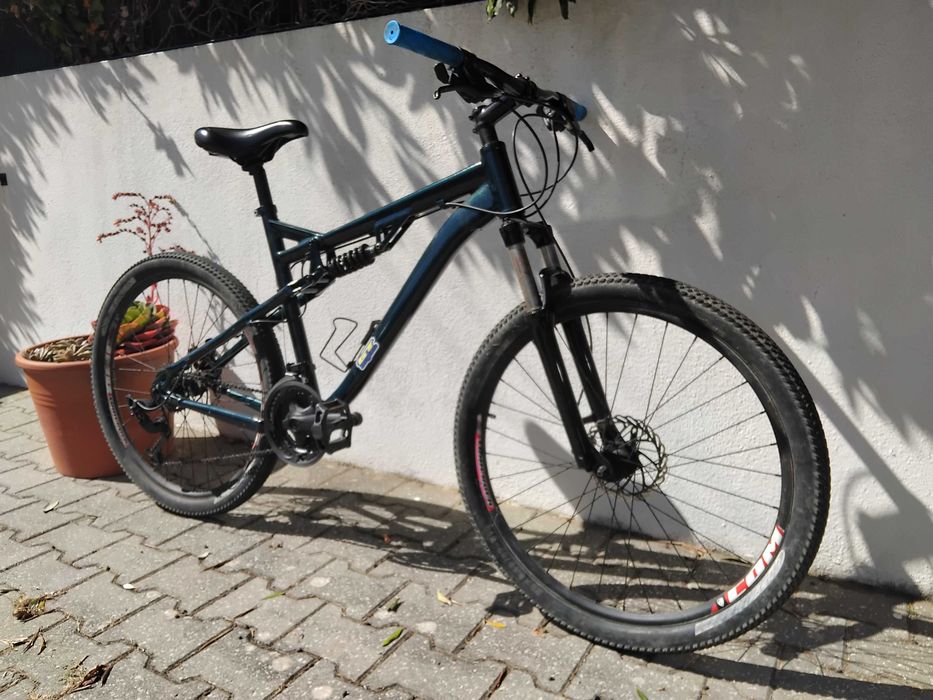 Bicicleta suspensão total