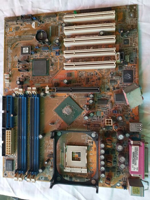 Продам материнские платы 100 грн 1 шт некоторые частично или рабочие