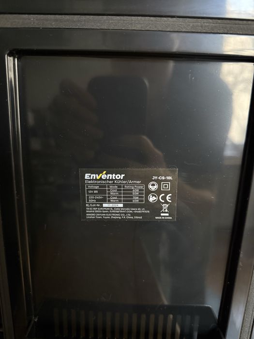 Mini lodówka turystyczna Eventor 10l z wyświetlaczem temperatury LCD