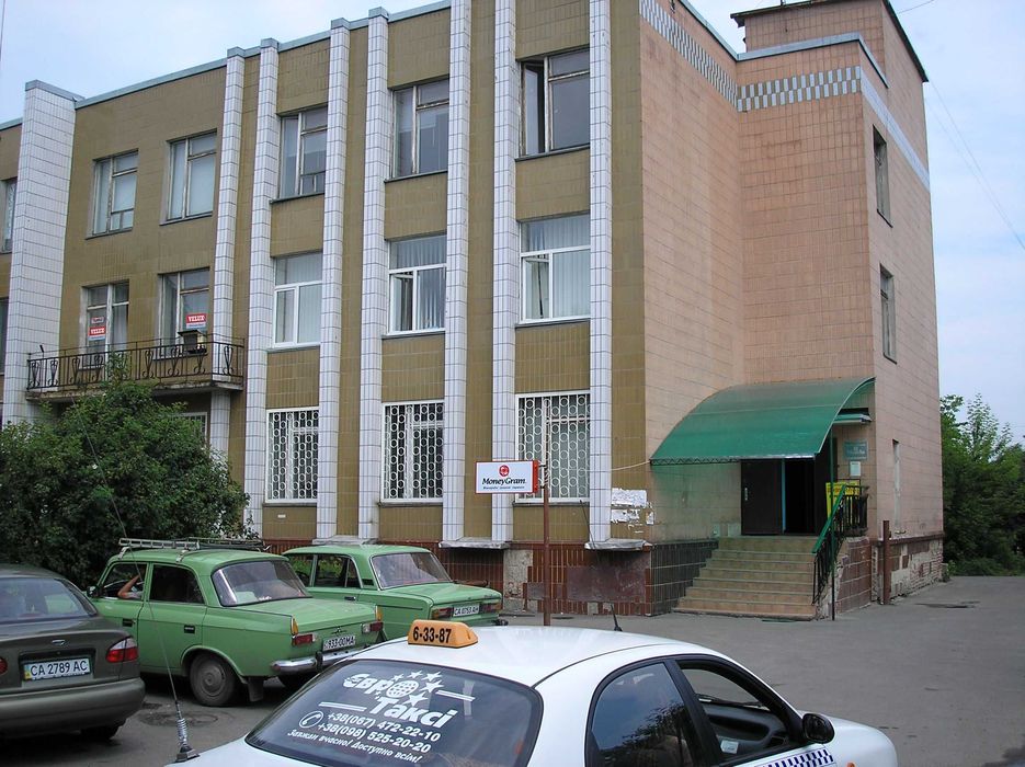 Комерційне приміщення з можливістю перепланування під житло  Ватутіне