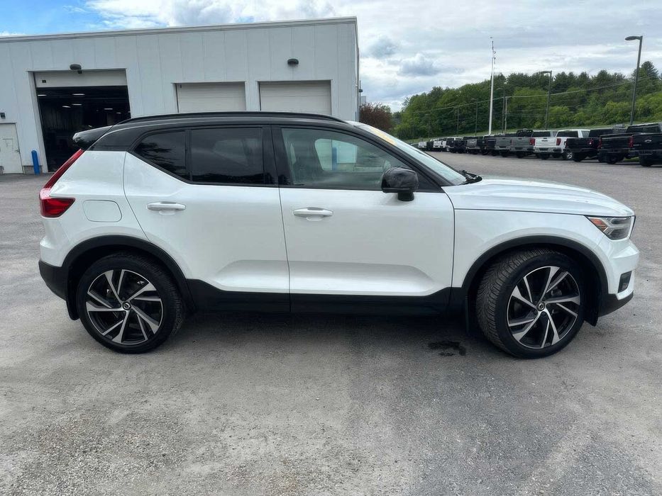 Volvo XC40      2021