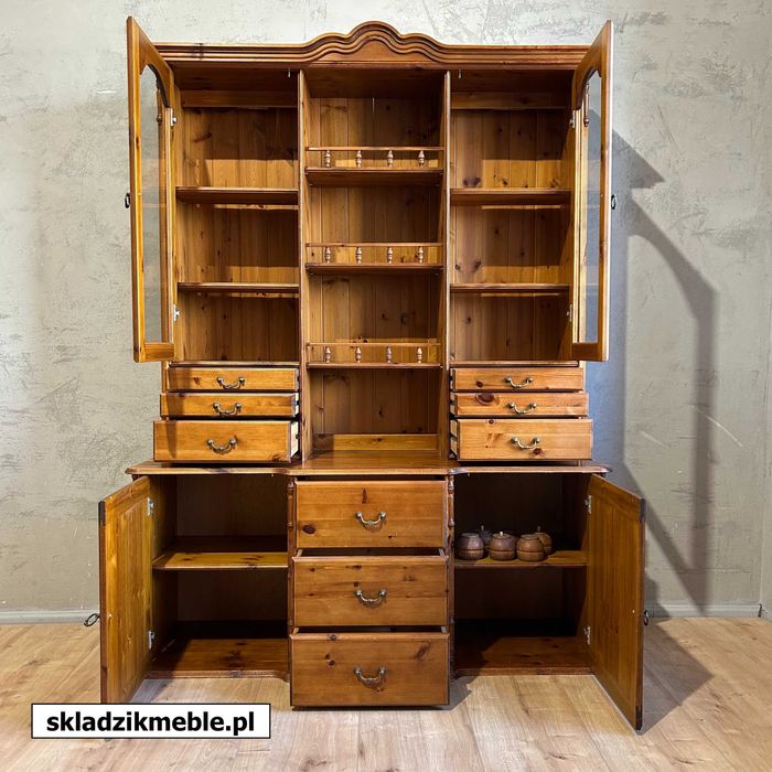 010325 Kredens sosnowy wysoki w odcieniu mahoń