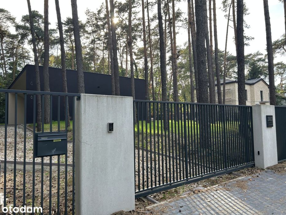 DOM Z PODCIENIAMI autorski projekt modernistycznego domu w Magdalence
