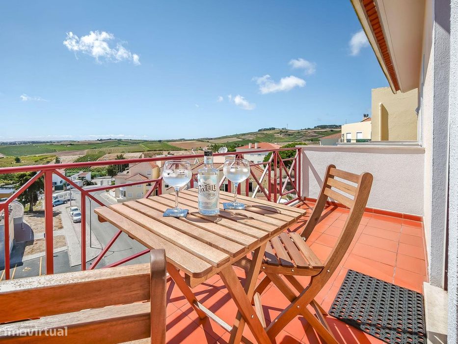 Apartamento T2 Dúplex com Vista Panorâmica e Garagem com Carregamento