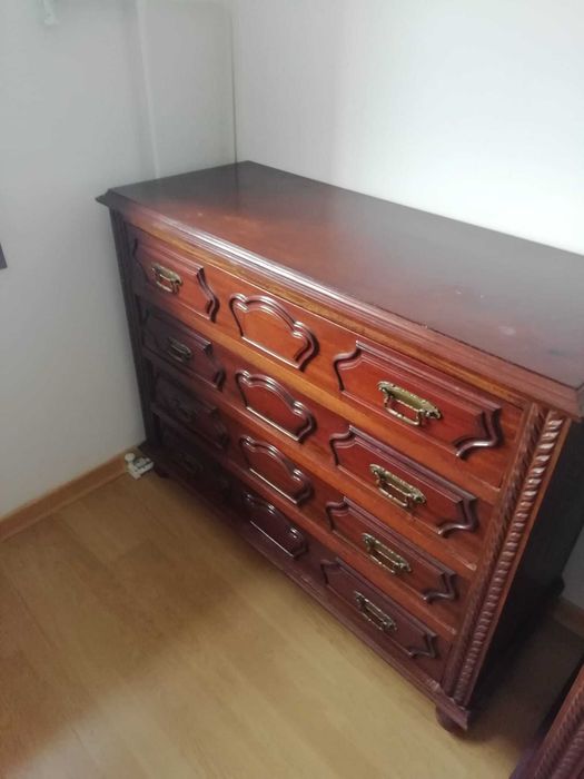 Quarto de casalo com estrado e colchão - Para Desocupar em Bom Estado