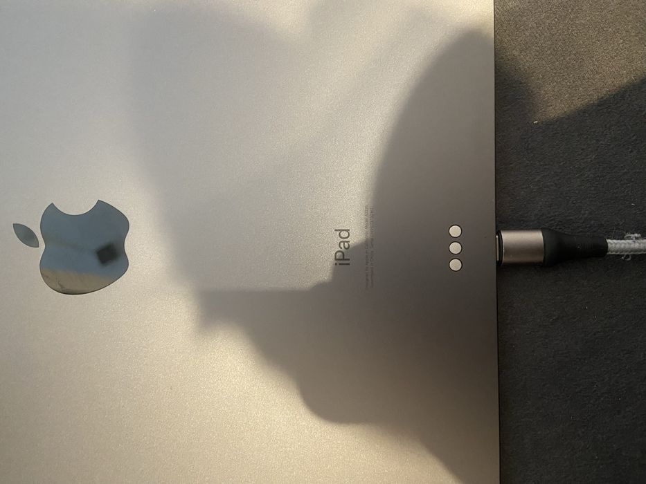 Продам Aipad air4 ios  ( 4-го поколения )