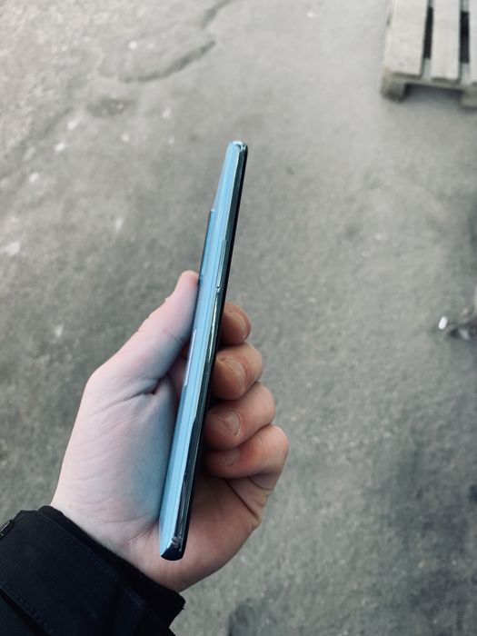 Продам телефон one plus nord 8/128 90гг экран