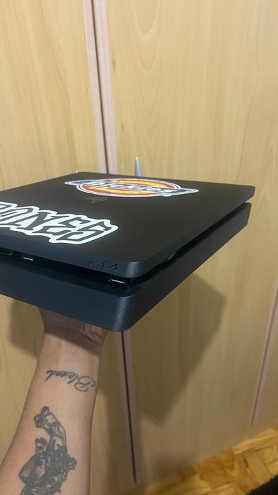 PS4, 2 comandos, 4 jogos, live gaming cam