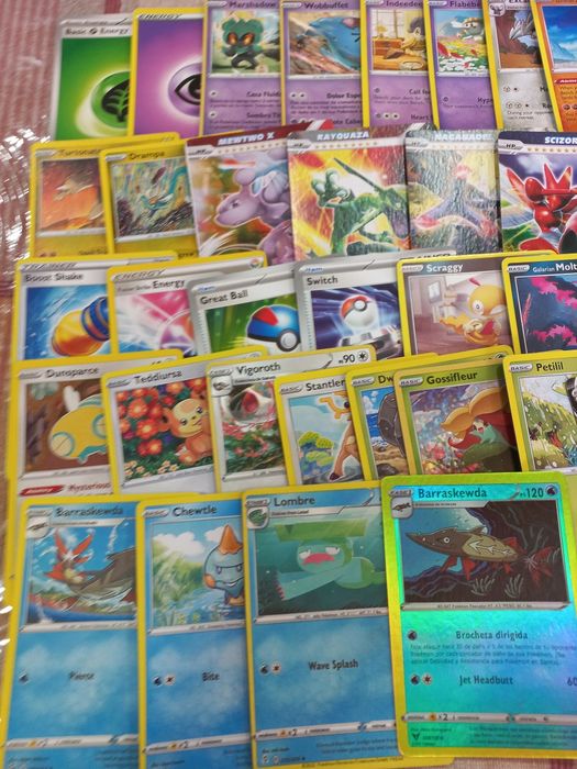 Cartas pokemon e caixa