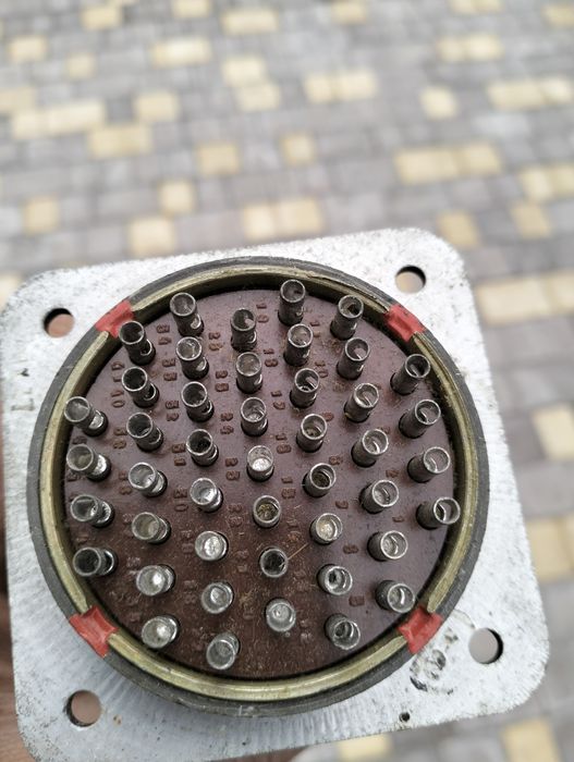 Продам роз'єм... та діоди