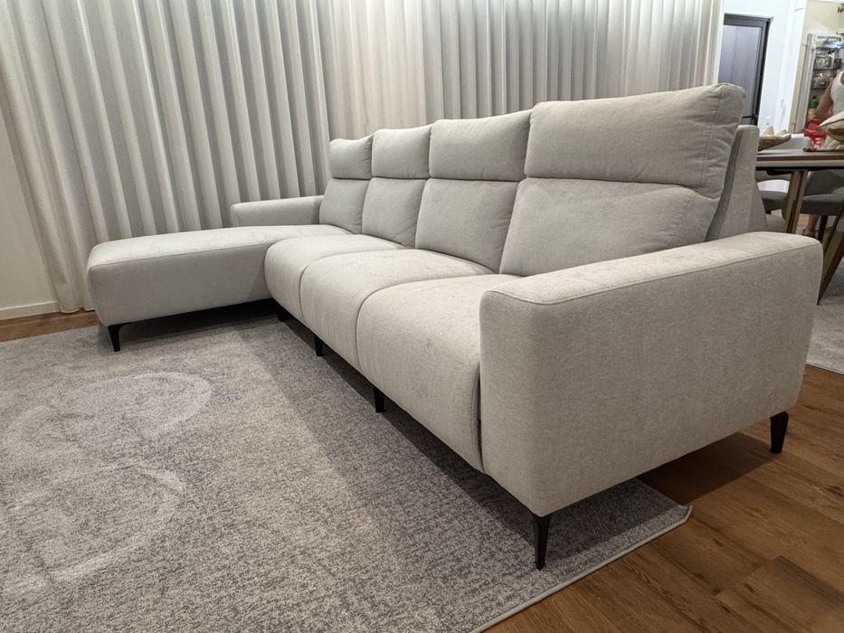 Sofa semi novo Chaise Lisbon 3 lugares + chaise (Fil)
