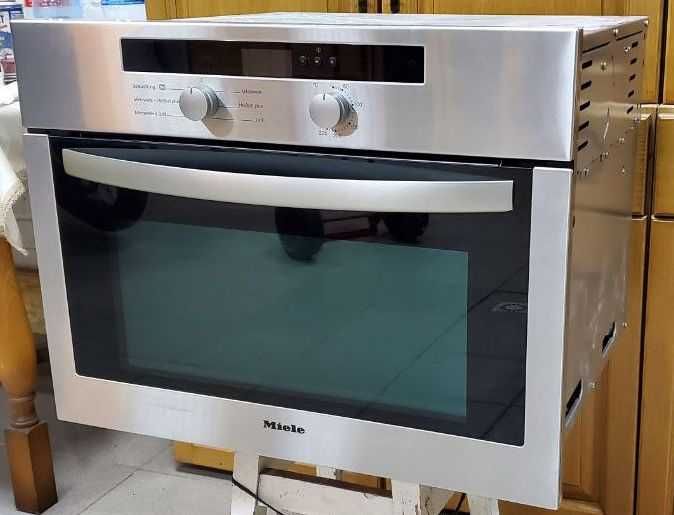 Продам духовой шкаф Miele H 4010 BM с функцией микроволновки.