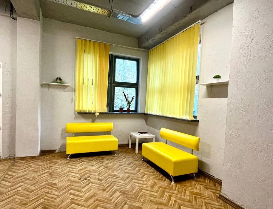 Офіс-склад. 89м². 2ий поверх. Лятошинського. 240грн/м². Інтернет є