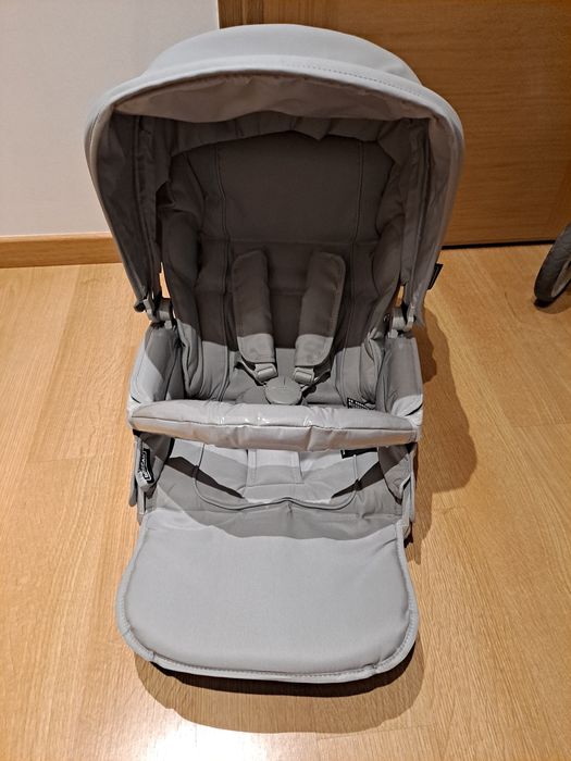 Cadeira carrinho bebé Bebecar cinzenta nova