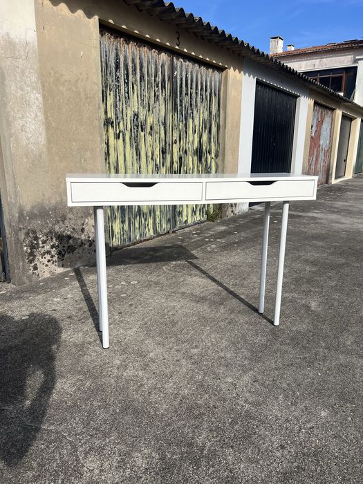 Consola ikea.