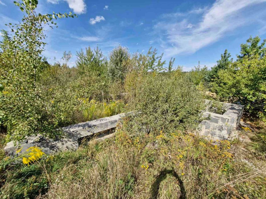 Ділянка на початку Іванівки з фундаментом. (26149411)