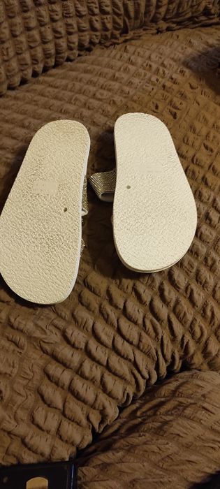 Шльопанці нові білі